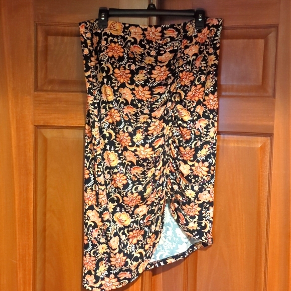 Shein skirt - Picture 2 of 4